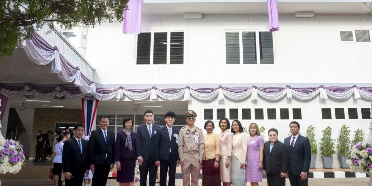 กรุงเทพประกันชีวิต ร่วมกับ กรุงเทพประกันภัย และ มูลนิธิชัย-นุชนารถ โสภณพนิช  สนับสนุนการก่อสร้างอาคารรักษาพยาบาลผู้ป่วย โรงพยาบาลอุ้มผาง จังหวัดตาก