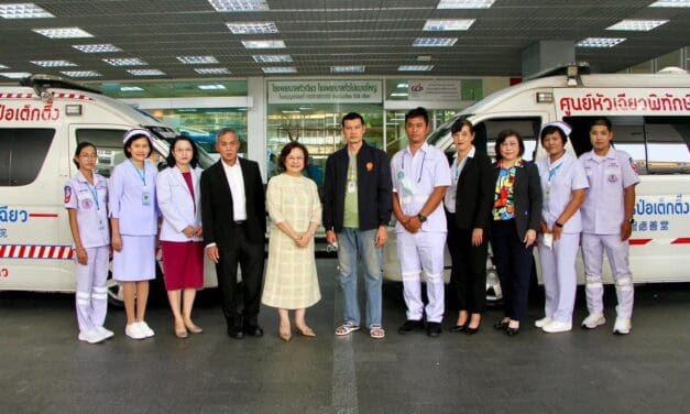 มูลนิธิป่อเต็กตึ๊ง มอบรถพยาบาลฉุกเฉินสภาพดี พร้อมอุปกรณ์การแพทย์ครบครัน จำนวน 2 คัน   ให้โรงพยาบาลแม่ระมาด จังหวัดตาก  