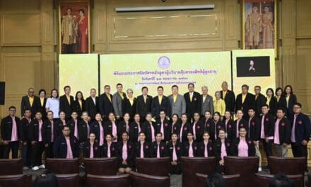 “วราวุธ” รมว.พม. มอบประกาศนียบัตร แก่ผู้บริบาลคุ้มครองสิทธิผู้สูงอายุ รุ่นแรก เริ่มปฏิบัติหน้าที่ 1 มิ.ย. นี้