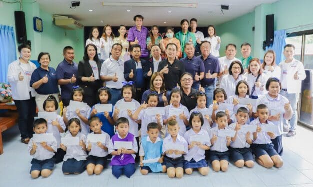 ทิพยประกันภัย ร่วมกับสมาคมการค้าผู้แทนจำหน่ายสถานีบริการน้ำมันพลังไทย (PDA)    และ ธนาคารเพื่อการเกษตรและสหกรณ์การเกษตร (ธ.ก.ส.)  มอบทุนการศึกษาพร้อมอุปกรณ์การเรียน ภายใต้ “โครงการปันสุข ปันใจให้น้อง”
