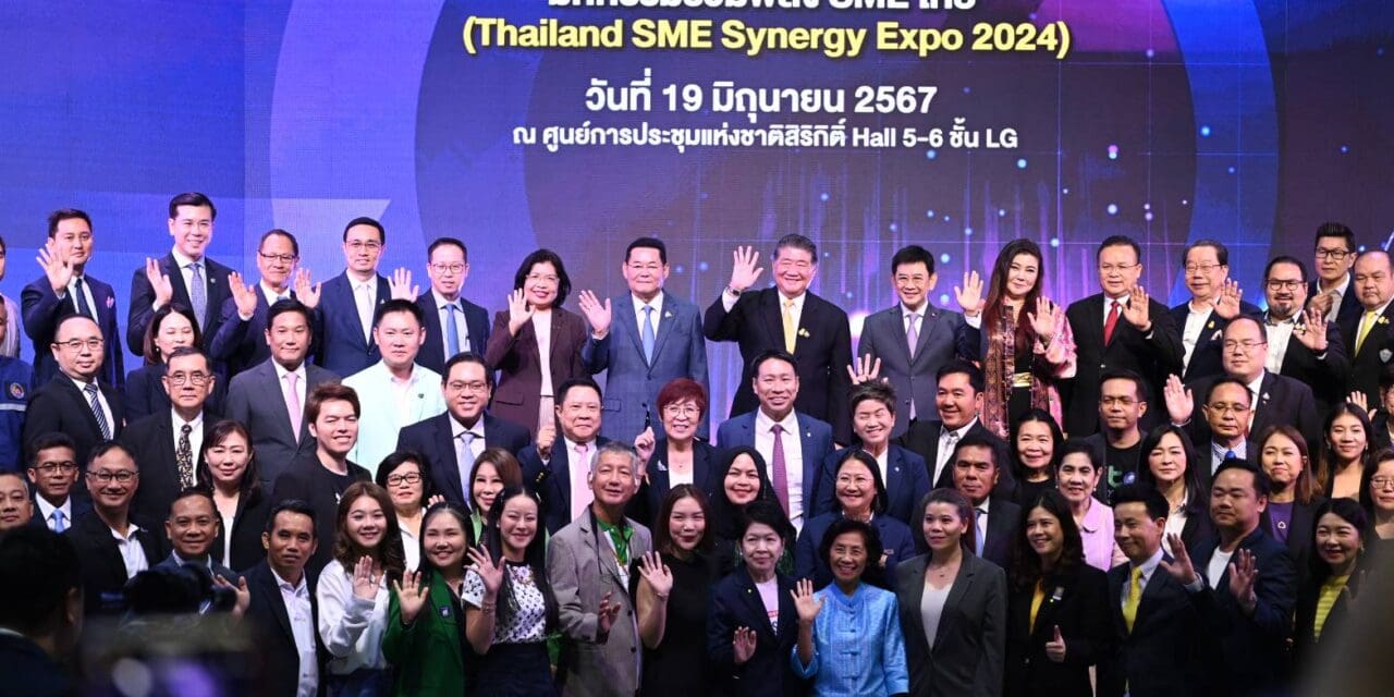 ผ่านไป 2 วัน คนดังเข้าร่วมงาน ‘มหกรรมรวมพลัง SME ไทย’ อย่างคึกคัก   อุดหนุนสินค้าผู้ประกอบการกว่า 1 หมื่นรายการ