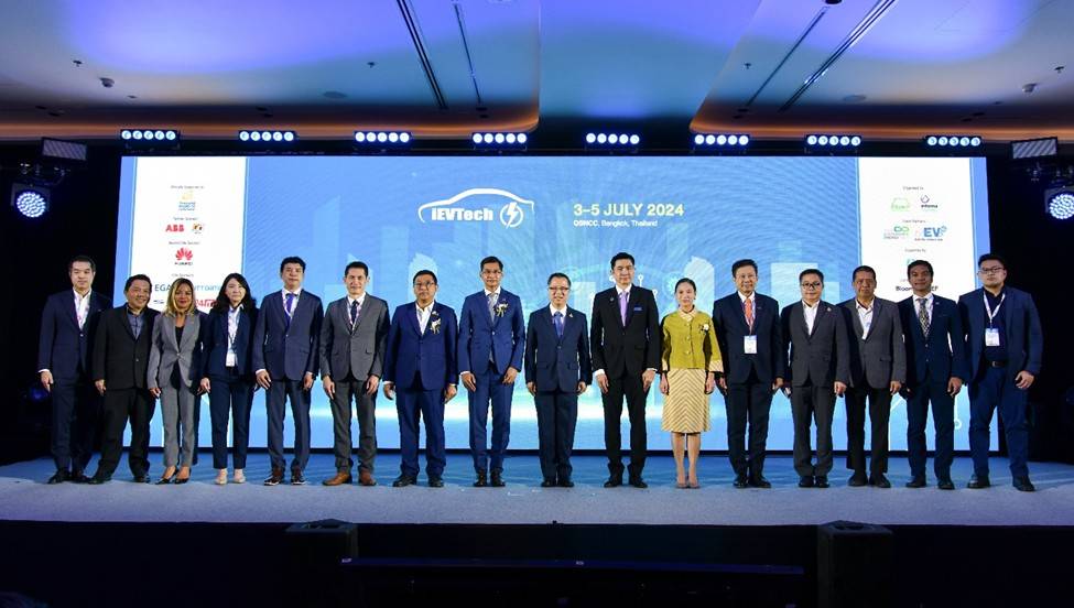 สรุปภาพรวมการจัดงานเเสดงนวัตกรรมยานยนต์ไฟฟ้าและสัมมนาวิชาการสุดยิ่งใหญ่เเห่งปี iEVTech 2024 จัดโดยสมาคมยานยนต์ไฟฟ้าไทย (EVAT) ร่วมกับอินฟอร์มา มาร์เก็ตส์ ชูคอนเซ็ปต์ Global EV Industry Transformation Towards Decarbonization ความร่วมมือจากนานาชาติเพื่อลดการปล่อยคาร์บอนอย่างยั่งยืน