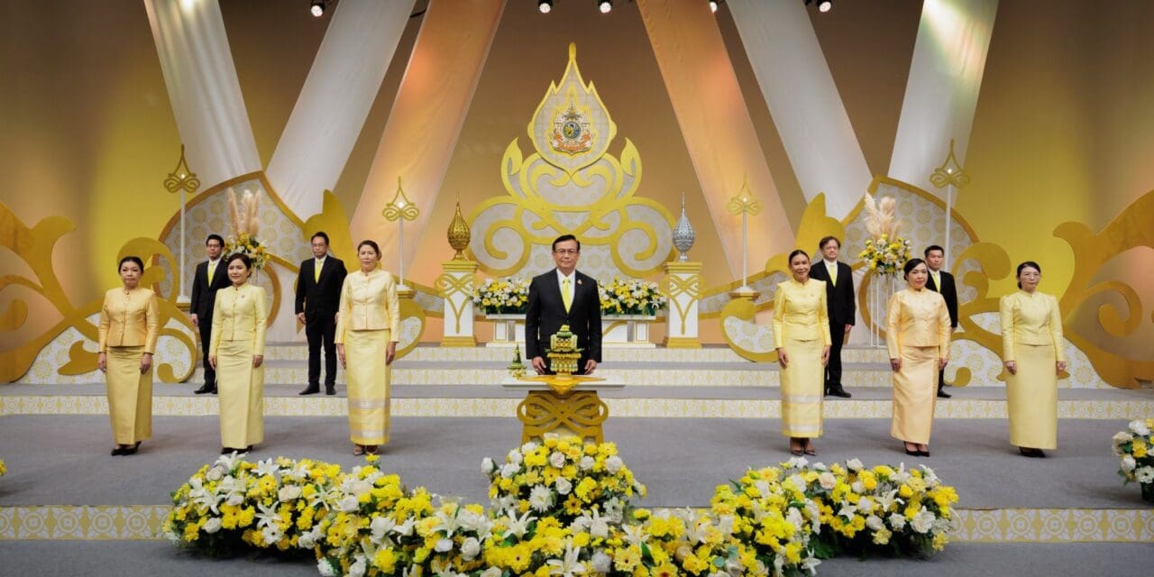 ทิพยประกันภัย ร่วมถวายพระพรชัยมงคลพระบาทสมเด็จพระปรเมนทรรามาธิบดีศรีสินทร มหาวชิราลงกรณ พระวชิรเกล้าเจ้าอยู่หัว