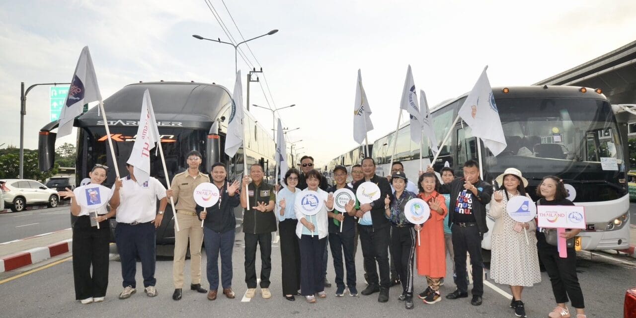 (double-decker bus) ททท. จับมือ 6 สมาคมท่องเที่ยวภายในประเทศ   ชูแคมเปญ “บัสทัวร์เที่ยวใต้” เยือนเมืองน่าเที่ยวภาคใต้  