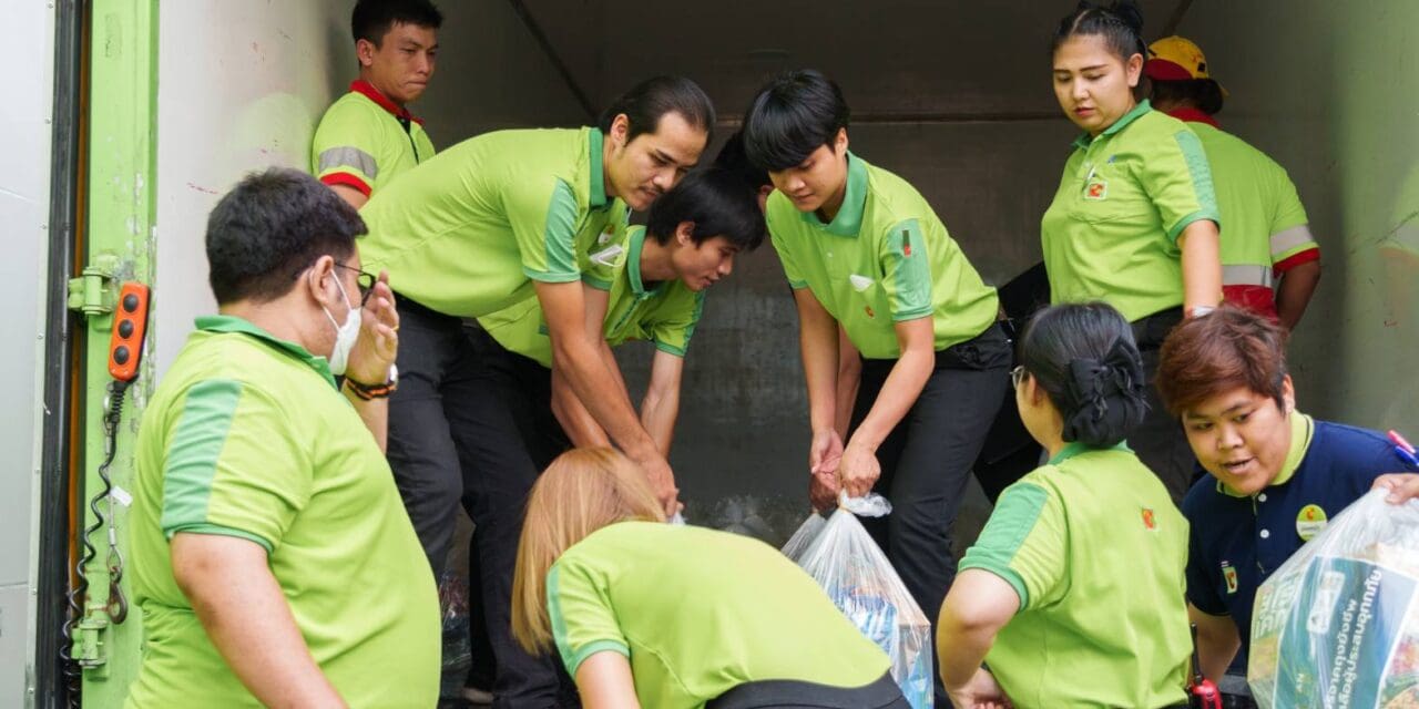 กลุ่มบีเจซี บิ๊กซี เร่งส่งมอบถุงยังชีพ เพื่อบรรเทาความเดือดร้อนแก่ผู้ประสบอุทกภัยต่อเนื่องในทุกพื้นที่