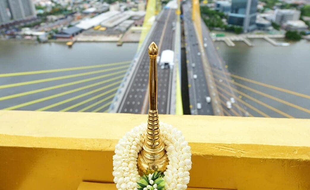 ขั้นตอนสำคัญ ก่อนขึ้นชมสะพานทศมราชัน ในงานมหกรรมสุขเต็มสิบ