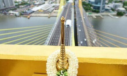 ขั้นตอนสำคัญ ก่อนขึ้นชมสะพานทศมราชัน ในงานมหกรรมสุขเต็มสิบ