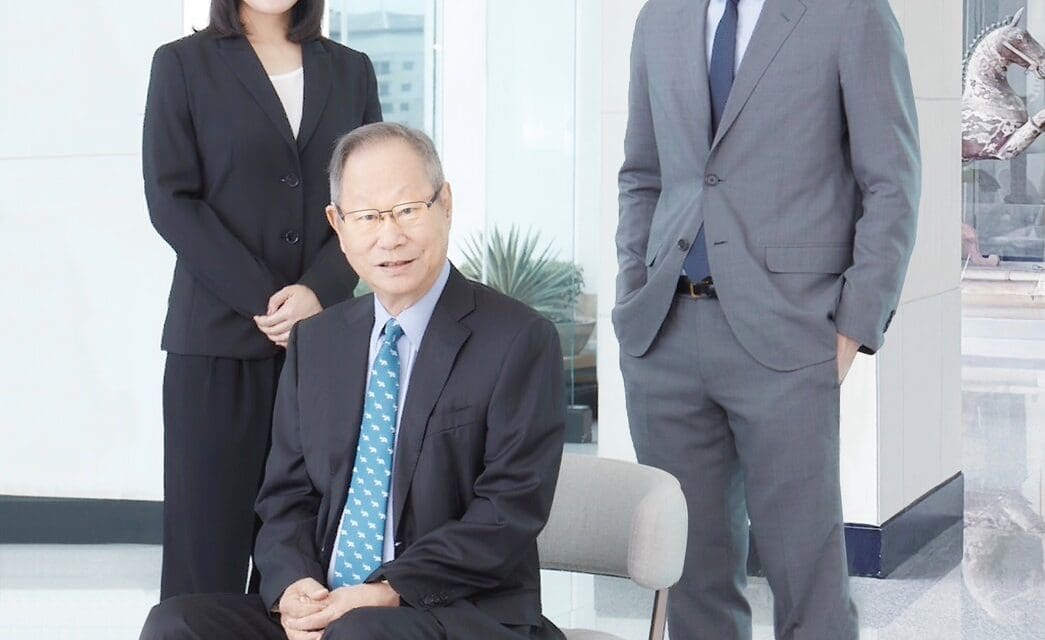 ชัย โสภณพนิช เตรียมความพร้อมให้ ชวาล-ลสา โสภณพนิช สืบทอดธุรกิจ พร้อมสานความสำเร็จของกรุงเทพประกันภัยสู่การเติบโตอย่างมั่นคงและแข็งแกร่ง