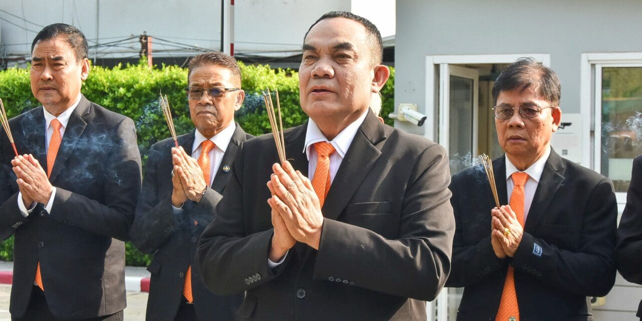 สมัครนายกสภาทนายความวันเเรกคึกคัก “วิเชียร” เเชมป์เก่า ประกาศชิงชัย