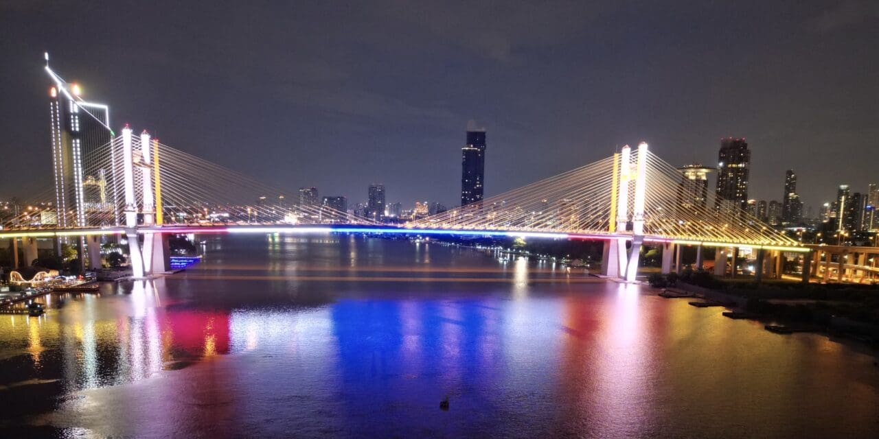 กทพ. เปิดไฟประดับสะพานทศมราชัน เพื่อเฉลิมพระเกียรติ เนื่องในโอกาสวันเฉลิมพระชนมพรรษา สมเด็จพระนางเจ้าสิริกิติ์ พระบรมราชินีนาถ พระบรมราชชนนีพันปีหลวง 12 สิงหาคม 2568
