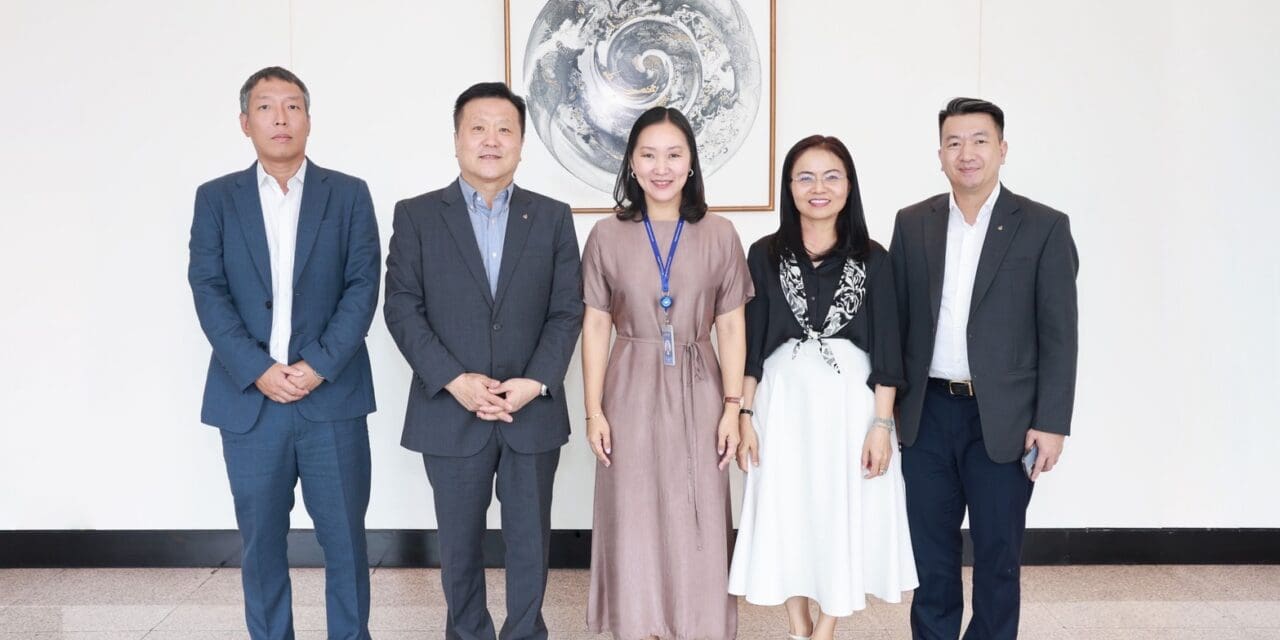 กรุงเทพประกันภัยเปิดบ้านต้อนรับคณะผู้บริหารบริษัทนายหน้าประกันภัยและบริษัทประกันภัยชั้นนำจากเวียดนาม เยี่ยมชมระบบเทคโนโลยีการเคลมรถยนต์ที่อำนวยความสะดวกแก่ลูกค้าและคู่ค้า