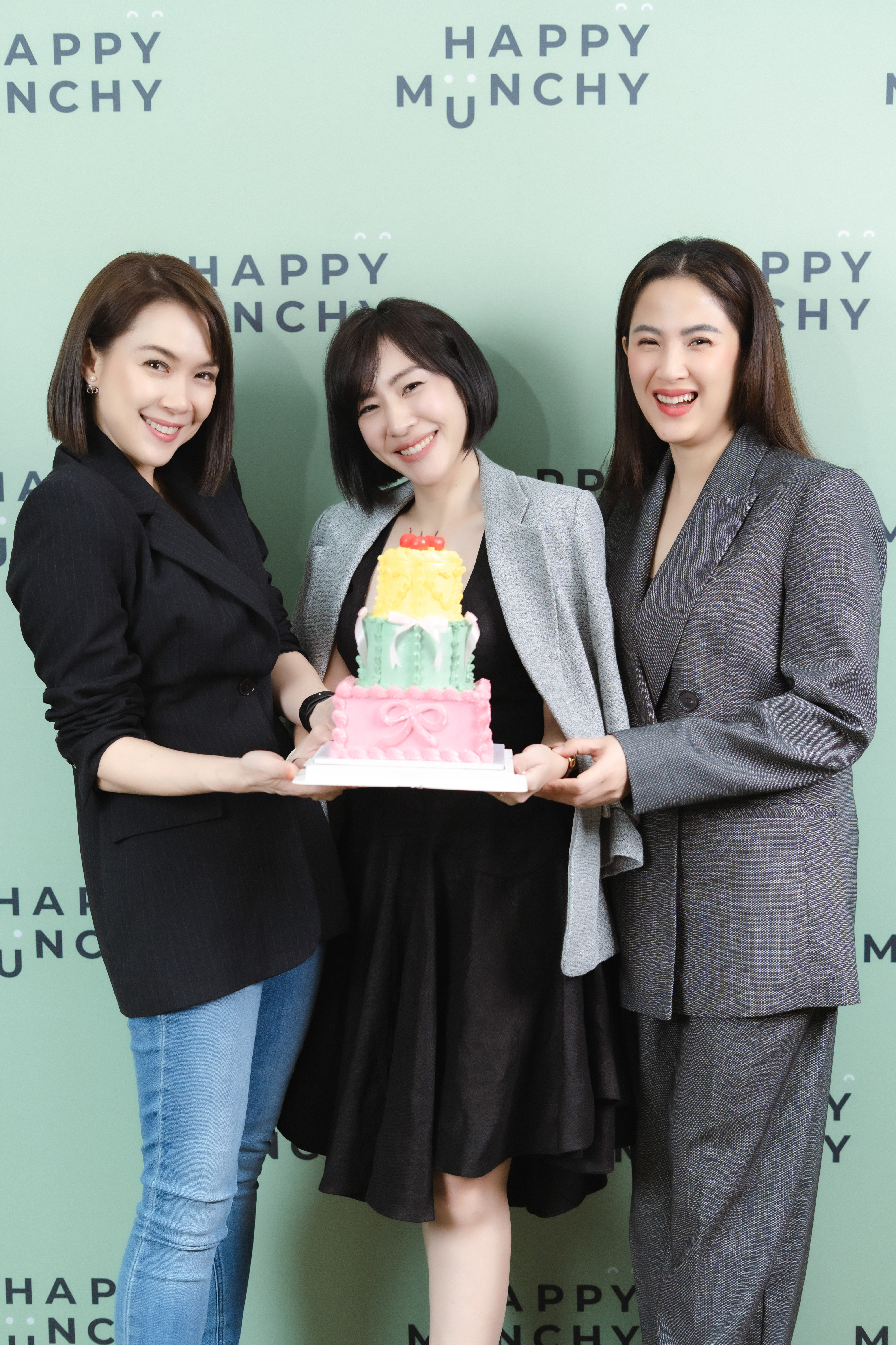 Happy Munchy ฉลองครบรอบ 10 ปี อัดแคมเปญ “ลุ้นไม้ต่อไม้ ลุ้นได้ 2 ต่อ”  ตั้งเป้ายอดขาย 200 ล้านบาท ภายในปี 2568  เดินหน้าบุกตลาดต่างประเทศ หวังเติบโตปีละ 30%