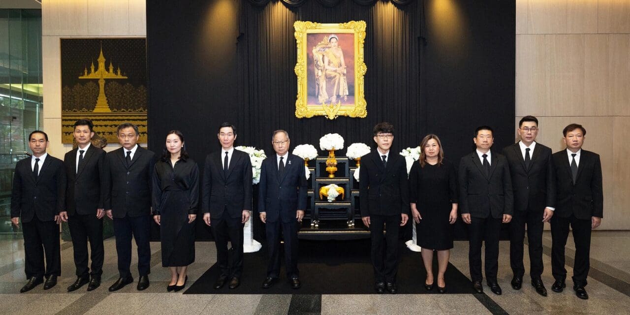 บีเคไอ โฮลดิ้งส์ และกรุงเทพประกันภัยจัดพิธีถวายสักการะพระฉายาลักษณ์ สมเด็จพระนางเจ้าสิริกิติ์ พระบรมราชินีนาถ พระบรมราชชนนีพันปีหลวง   
