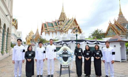 กรุงเทพประกันชีวิต ร่วมเป็นเจ้าภาพบำเพ็ญกุศล และวางพวงมาลาถวายสักการะ พระบรมศพสมเด็จพระนางเจ้าสิริกิติ์ พระบรมราชินีนาถ พระบรมราชชนนีพันปีหลวง