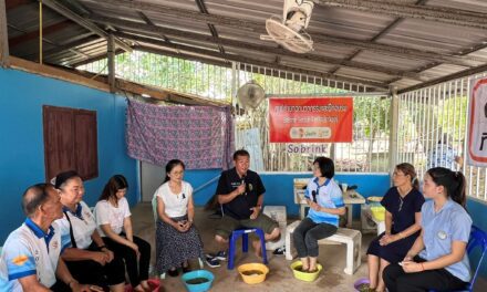 สสส.-สคล. ชูโมเดลชุมชนบ้านหอย ผ่านกิจกรรม “แช่เท้า เล่าเรื่อง”   ใช้สุขภาพนำทาง สู่การเลิกเหล้า-ปลดหนี้ คืนความสุขให้ครอบครัว