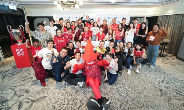กรุงไทย – แอกซ่า ประกันชีวิต จัดกิจกรรมสุดเอ็กซ์คลูซีฟ “LFC Legends Meet and Greet” ให้ลูกค้าแฟนบอลลิเวอร์พูลกระทบไหล่ 2 ตำนานนักเตะ   “ซามี ฮูเปีย และ นาตาชา ดาวี” อย่างใกล้ชิด