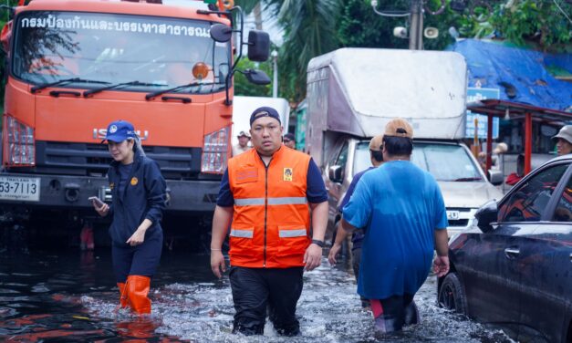 ลุยฟื้นบ้าน MEA ผนึกช่างอาสา คืนความปลอดภัยให้ชาวคลองจั่นหลังน้ำลด