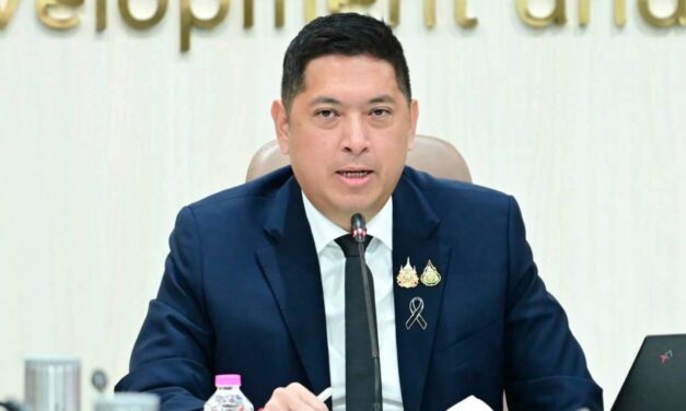 “นิกร โสมกลาง” รมว.พม. ส่ง “ชนก” นำทีม ลงพื้นที่ด่วน สั่ง พม. จับมือ สธ. เร่งตรวจสอบศูนย์ดูแลผู้สูงอายุคล้ายกรงขัง พร้อมวางมาตรการระยะสั้น–ระยะยาว ย้ำ “คุ้มครองผู้สูงอายุ–ยกระดับมาตรฐานทั้งระบบ”