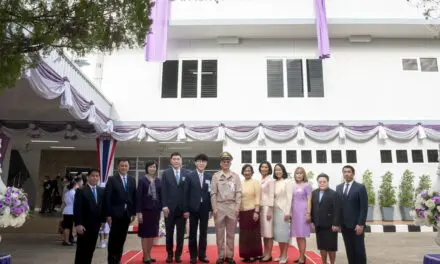 กรุงเทพประกันชีวิต ร่วมกับ กรุงเทพประกันภัย และ มูลนิธิชัย-นุชนารถ โสภณพนิช  สนับสนุนการก่อสร้างอาคารรักษาพยาบาลผู้ป่วย โรงพยาบาลอุ้มผาง จังหวัดตาก