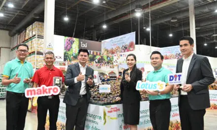 อธิบดีกรมการค้าภายใน  กระทรวงพาณิชย์ ได้มาติดตามสถานการณ์การจับจ่ายใช้สอยของพี่น้องประชาชนเกี่ยวกับมาตรการบริหารจัดการผลไม้