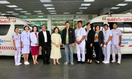 มูลนิธิป่อเต็กตึ๊ง มอบรถพยาบาลฉุกเฉินสภาพดี พร้อมอุปกรณ์การแพทย์ครบครัน จำนวน 2 คัน   ให้โรงพยาบาลแม่ระมาด จังหวัดตาก  