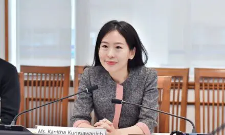 ขึ้นทะเบียน “ลิ้นจี่จักรพรรดิฝาง” สินค้า GI รายการใหม่   ผลใหญ่ เนื้อหนาสีขาวขุ่น ฉ่ำน้ำ กลิ่นหอม รสชาติหวานอมเปรี้ยว   พืชเศรษฐกิจสำคัญของจังหวัดเชียงใหม่ สร้างรายได้กว่า 429 ล้านบาท