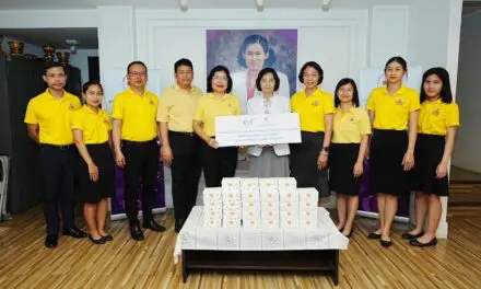 อธิบดีกรมพัฒนาธุรกิจการค้า นำทีมผู้บริหารและเจ้าหน้าที่ ร่วมมอบเงินทำบุญและเลี้ยงอาหารว่าง  ให้กับเด็กในมูลนิธิสงเคราะห์เด็กสภากาชาดไทยเพื่อเฉลิมพระเกียรติ