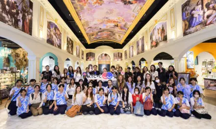 เคทีซีจัดกิจกรรม “พี่ KTC Coop ส่งภาษามือจูงน้องเรียนรู้มรดกเหนือกาลเวลาของ ดาวินชี อะไลฟ์” ให้กับน้องพิการทางการได้ยิน รร.เศรษฐเสถียร