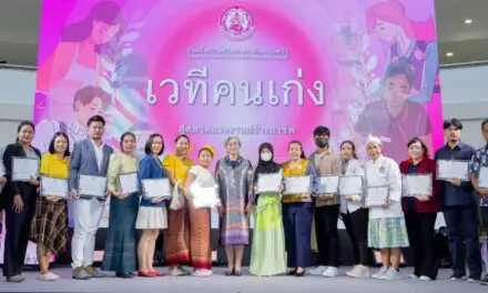 กระทรวง พม. เปิดกิจกรรมเวทีคนเก่งสู่ตลาดแรงงานสร้างอาชีพ พร้อมมอบเกียรติบัตรเพื่อยกย่อง   เชิดชูเกียรติ และสร้างแรงบันดาลใจแก่บุคคลดีเด่นและผลิตภัณฑ์ดีเด่น