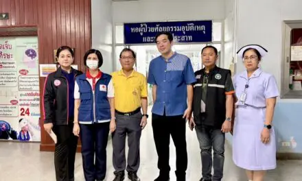 ผู้ว่าราชการจังหวัดแพร่ พร้อมด้วยนายกเหล่ากาชาดจังหวัดแพร่ และ พมจ.แพร่ ลงพื้นที่ให้กำลังใจผู้ได้รับบาดเจ็บ เหตุรถบัสโดยสารเฉี่ยวชนรถบรรทุกในพื้นที่จังหวัดแพร่