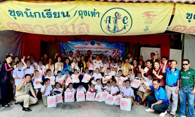 พม.หนึ่งเดียวจังหวัดแพร่ เปิดมหกรรมจังหวัดน่าอยู่สำหรับเด็ก “จูงน้องช็อปปิ้ง ส่งน้องไปเรียน”