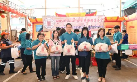 มูลนิธิป่อเต็กตึ๊ง รวมพลัง ! จัดทีมเจ้าหน้าที่-อาสาสมัคร เร่งแพ็กถุงยังชีพฉุกเฉิน ณ ลานสำนักงาน มูลนิธิป่อเต็กตึ๊ง พลับพลาไชย ส่งออกเสริมทัพทีมบรรเทาสาธารณภัย ป่อเต็กตึ๊ง ที่กำลังลุยช่วยเหลือชาวน่านในพื้นที่น้ำท่วมในขณะนี้ 