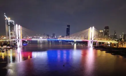 กทพ. เปิดไฟประดับสะพานทศมราชัน เพื่อเฉลิมพระเกียรติ เนื่องในโอกาสวันเฉลิมพระชนมพรรษา สมเด็จพระนางเจ้าสิริกิติ์ พระบรมราชินีนาถ พระบรมราชชนนีพันปีหลวง 12 สิงหาคม 2568