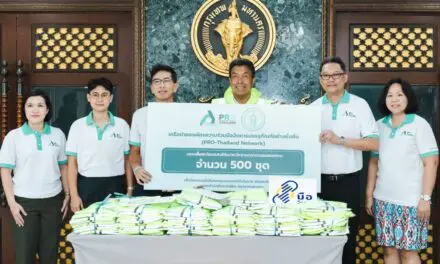 PRO -Thailand Network มอบเสื้อสะท้อนแสงผลิตจากขวด PET ให้พนักงานกวาด กทม.