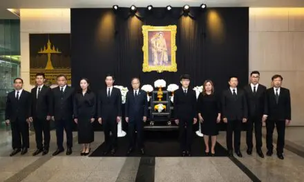 บีเคไอ โฮลดิ้งส์ และกรุงเทพประกันภัยจัดพิธีถวายสักการะพระฉายาลักษณ์ สมเด็จพระนางเจ้าสิริกิติ์ พระบรมราชินีนาถ พระบรมราชชนนีพันปีหลวง   