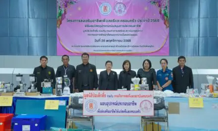 มูลนิธิป่อเต็กตึ๊งขยายโอกาส สร้างอาชีพ สร้างชีวิตอย่างเท่าเทียมแก่ชาวพิษณุโลก มอบอุปกรณ์ประกอบอาชีพแก่สตรี บุรุษ พ่อเลี้ยงเดี่ยว หรือผู้ที่มีความหลากหลายทางเพศ พร้อมมอบวีลแชร์แก่ผู้พิการ และนำหน่วยแพทย์เคลื่อนที่ออกบริการฟรี ณ สถานคุ้มครองและพัฒนาอาชีพบ้านสองแคว ณ ศาลาประชาคม ศาลากลางจังหวัดพิษณุโลก