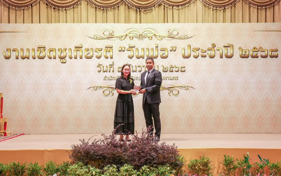 ชัย โสภณพนิช ได้รับการยกย่องเป็นพ่อตัวอย่างกรุงเทพมหานคร เขตสาทร จากการเป็นผู้นำครอบครัวและองค์กร รวมถึงทำคุณประโยชน์ต่อสังคมรอบด้าน