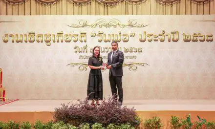 ชัย โสภณพนิช ได้รับการยกย่องเป็นพ่อตัวอย่างกรุงเทพมหานคร เขตสาทร จากการเป็นผู้นำครอบครัวและองค์กร รวมถึงทำคุณประโยชน์ต่อสังคมรอบด้าน