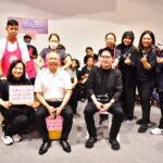 พม.โดย สค. มอบรางวัลผู้โชคดี ร่วมกิจกรรมล้วงไข่ไดโนเสาร์ ณ บูธกระทรวง พม. ภายในงานกาชาดประจำปี 256