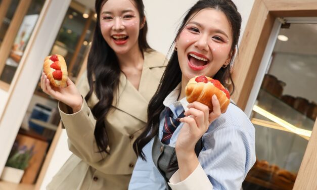 เมกาบางนาต้อนรับเทศกาลคริสต์มาส กับแคมเปญ “MEGA CHRISTMAS SPECIALS” มอบของขวัญสุดพิเศษให้สมาชิกเมกา สไมล์ รีวอร์ดส แลกรับฟรี! 12 เมนูอร่อย  วันนี้ – 31 ธ.ค. 68 ที่เมกาบางนาเท่านั้น