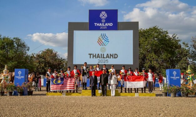 อินโดนีเซียคว้าเหรียญทองการแข่งขันกีฬาขี่ม้ากระโดดข้ามเครื่องกีดขวางประเภททีม ศึกซีเกมส์ ครั้งที่ 33 ที่พัทยา