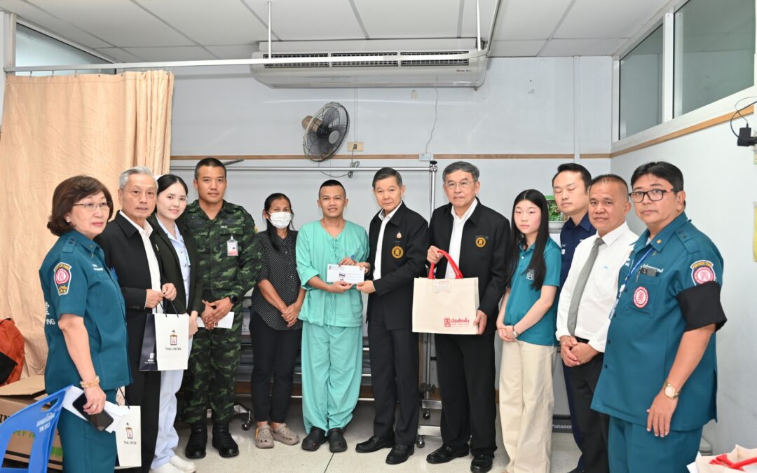 มูลนิธิป่อเต็กตึ๊ง นำกระเช้าเข้าเยี่ยมเยียน พร้อมมอบเงินปลอบขวัญให้กำลังใจแก่ทหารที่ได้รับบาดเจ็บจากเหตุปะทะชายแดนไทย-กัมพูชา ณ โรงพยาบาลพระมงกุฎเกล้า กรุงเทพฯ