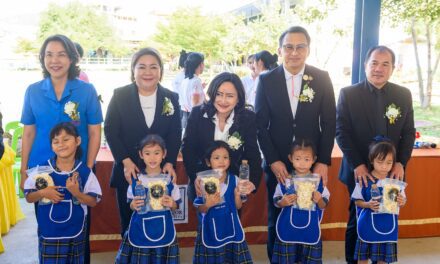กรุงศรี จับมือ มูลนิธิ เมเจอร์ แคร์ ส่งมอบของขวัญปีใหม่ สร้างพื้นที่การเรียนรู้ผ่าน “ห้องหนัง  เพื่อการเรียนรู้” และ “สนามเด็กเล่น” ให้น้อง ๆ โรงเรียนอนุบาลด่านมะขามเตี้ย จ.กาญจนบุรี