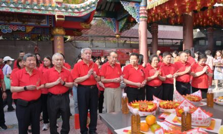 ศาลเจ้าไต้ฮงกง มูลนิธิป่อเต็กตึ๊ง จัดพิธีจุดเทียนเปิดงานเทศกาลตรุษจีน (ชิวสี่) ประจำปี 2569 สวดชัยมงคลคาถา (พะเก่ง) เฮง เฮง เฮง ตลอดปีมะเมีย