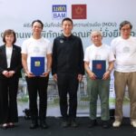 BAM เดินหน้ากลยุทธ์เชิงรุก พลิกฟื้นทรัพย์รอขายสู่คุณค่าที่ยั่งยืน  ผนึกกำลังอาศรมศิลป์ คืนชีวิต “บ้านพระพิทักษ์” บ้านไม้สองชั้นอายุ 88 ปี  ฟื้นย่านเมืองเก่า สร้างต้นแบบการพัฒนาด้วยเศรษฐกิจสร้างสรรค์  มอบโอกาสใหม่ให้ชุมชนและเมือง