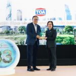TOA ยืนหนึ่ง Green Ecosystem ไทย คว้าฉลาก EPD สูงสุด 33 รายการ พร้อมรับโล่ฉลากเขียว 25 ปีต่อเนื่อง ตอกย้ำผู้นำอุตสาหกรรมสีและวัสดุก่อสร้างเพื่อความยั่งยืน  ในยุคที่ภาคธุรกิจทั่วโลกกำลังเร่งปรับตัวสู่เศรษฐกิจคาร์บอนต่ำ และมาตรฐานด้านสิ่งแวดล้อมกลายเป็นปัจจัยสำคัญของการพัฒนาอสังหาริมทรัพย์และเมืองแห่งอนาคต 